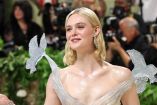 Elle Fanning usó un vestido vidrioso en la Met Gala 2024