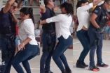 Mujer baila perreo en Día de las Madres.