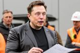 Elon Musk despidiendo a trabajadores de Tesla con una carta.