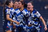 Jugadoras de Rayadas celebran gol en Semifinal ante Pachuca en Liga MX Femenil.