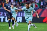Efraín Álvarez celebra gol con la Selección Mexicana en partido amistoso frente a Bolivia.