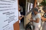 Votantes acuden a las casillas instaladas en Colima