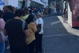 Personas formadas en filas para votar en casillas de elecciones 2024