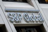Logo de S&P Global Ratings en uno de sus edificios.