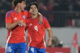 Igor Lichnovsky y Víctor Dávila celebran gol de Chile.