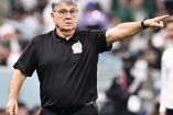 Gerardo Martino dirige partido de la Selección Mexicana durante el Mundial de Qatar 2022.