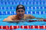 Caeleb Dressel dentro de la piscina.