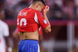 Alexis Sánchez lamenta falla en el área ante Perú.