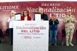 Alfonso Durazo, Rocío Nahle, Andrés Manuel López Obrador, Raquel Buenrostro y Luis Cresencio Sandoval durante la firma del Decreto sobre nacionalización del litio