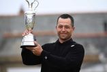 Xander Schauffele levantando el trofeo del British Open.