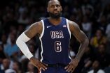 LeBron James en un partido con Estados Unidos.