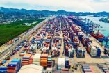 contenedores de exportaciones en un puerto
