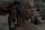 Daenerys Targaryen de Game of Thrones con dragon