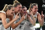 Jugadoras de Alemania celebra oro en Basquetbol 3x3 conseguido ante España.