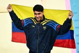 Ángel Barajas con la bandera de Colombia.