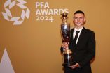 Phil Foden con el trofeo al 'Jugador del Año'.