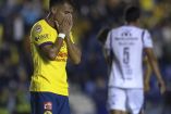 Jonathan Dos Santos lamenta oportunidad perdida ante Puebla en el Estadio Ciudad de los Deportes.
