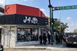 Fachada de la tienda J4, en Monterrey, donde se localizaron tenis y gorras pirata