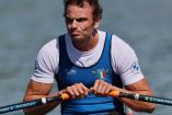 Giacomo Perini en competencia de remo.