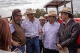De izquierda a derecha, Rodrigo Bours; Juan Ochoa, líder de la Unión Ganadera; Alfonso Durazo, Gobernador de Sonora, y Javier Lamarque Cano, alcalde de Cajeme, durante la reunión de ayer.