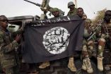 Integrantes de Boko Haram con bandera yihadista.