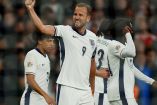 Harry Kane celebrando con el puño levantado.