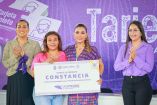 Evelyn Salgado, gobernadora de Guerrero, en la entrega de certificados y constancias del programa Tarjeta Violeta
