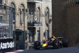Checo Pérez, a bordo de su RB20 en Azerbaiyán.