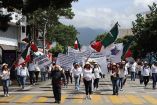 Manifestantes marchan por calles de Oaxaca a favor de la reforma judicial