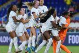 Jugadoras de Estados Unidos celebran su boleto a las Semifinales del Mundial sub 20 femenil.