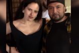 Rosalía enojada porque fanático la agarró de la cintura