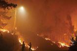 La comunidad de Albergaria-a-Velha en Aveiro, al norte de Portugal, batalló ayer con el fuego en varias zonas boscosas. Foto: AFP