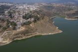 Imagen aérea de la Presa Madín, ubicada en Atizapán de Zaragoza, Estado de México. Esta presa es esencial para el abastecimiento de agua potable en municipios del Valle de México como Naucalpan y Atizapán.