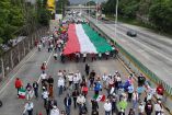 Trabajadores del Poder Judicial bloquearon los carriles de norte a sur de la autopista México-Cuernavaca, por casi dos horas, luego de realizar una “procesión por la justicia”, la caminata arrancó a la altura del kilómetro 80, donde se localiza la Paloma de la Paz, y avanzó lentamente hasta la zona de Galerías en el kilómetro 86.