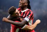 Jugadores del Milán celebran gol ante Lecce previo a enfrentarse ante Bayer Leverkusen en la Champions League.