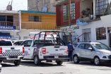 Patrullas de la policía estatal estacionadas en calles de San Agustín Tlaxiaca, Hidalgo