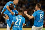 Jugadores de Nápoles celebran victoria en la Jornada 7 de la Serie A frente al Como.