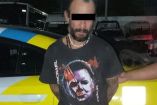Sujeto con playera de Michael Myers detenido por asaltar una óptica en Monterrey