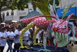 Con sus formas fantásticas y colores brillantes, los alebrijes capturaron la atención de miles de personas a lo largo del recorrido. Foto: Especial