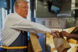 Donald Trump trabajando en un McDonald's