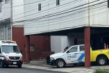 Ambulancia y patrulla estacionadas en calle de Monterrey 