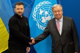 Volodimir Zelenski, junto al jefe de la ONU, Antonio Guterres. (Reuters)