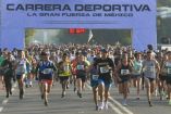 Personas corriendo en la carrera de la Sedena