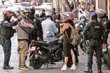 operativo de revisión de motociclistas por parte de agentes de la Secretaría de Seguridad Ciudadana