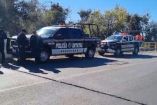 Patrullas estacionadas al lado de una carretera de Tlaxcala