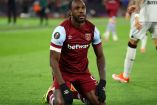Michail Antonio de rodillas sobre el campo.