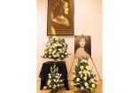 El teatro montó dos de los mejores retratos de su fundadora y arreglos florales