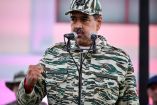 Nicolás Maduro con traje militar.