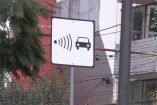 Señal de tránsito en la CDMX que indica la presencia de un radar de velocidad, utilizada en el marco del programa Fotocívicas para fomentar la seguridad vial y la conciencia ciudadana.