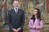 El Rey Felipe VI y la Reina Letizia participan en la reunión anual del Patronato del Instituto Cervantes en el Palacio Real de El Pardo, destacando el impacto del español en el mundo y su crecimiento en Estados Unidos.